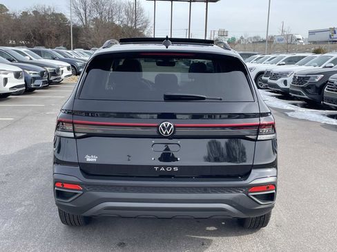 New 2026 Volkswagen Taos SE FWD image 6