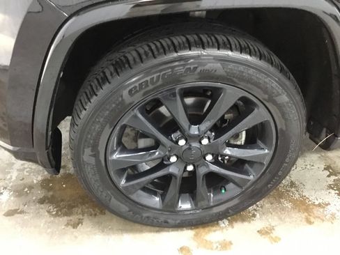 Used 2022 Jeep Grand Cherokee Laredo X AWD/4WD image 4