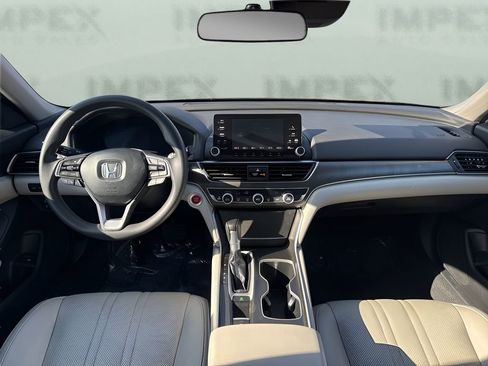 Used 2018 Honda Accord LX image 11