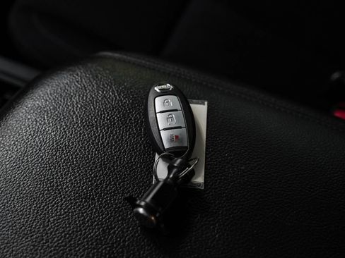 Used 2018 Nissan Titan SV w/ SV Convenience Package image 55