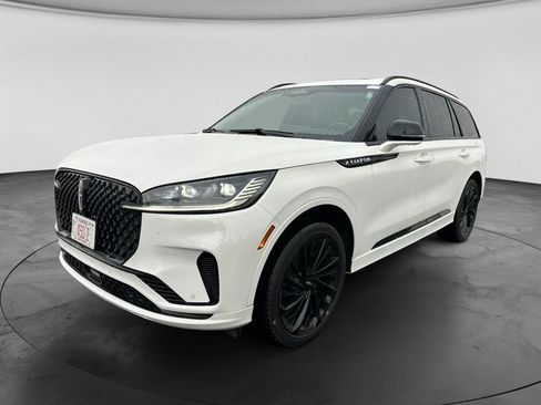 Used 2025 Lincoln Aviator Reserve w/ Equipment Group 201A AWD/4WD image 13