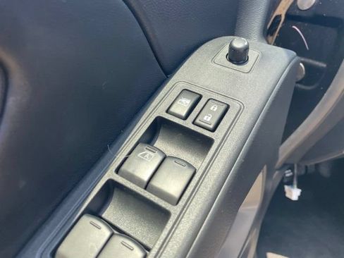 Used 2025 Nissan Frontier SV RWD image 14