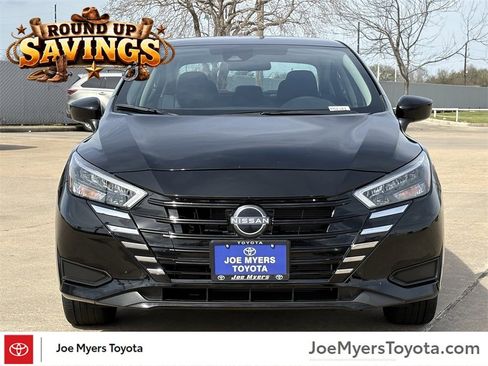 Used 2025 Nissan Versa SV image 3