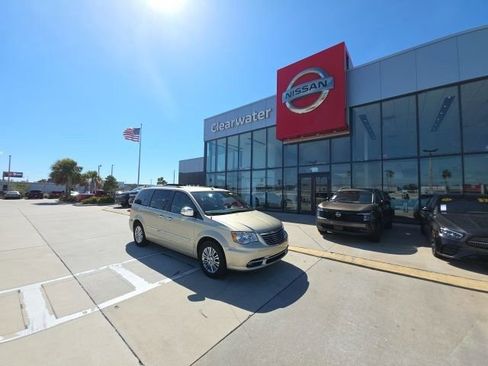 Used 2011 Chrysler Town & Country Limited image 2