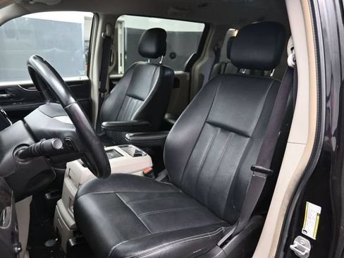 Used 2016 Chrysler Town & Country Touring FWD image 12