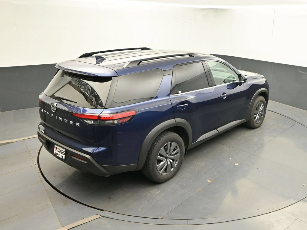 Used 2025 Nissan Pathfinder SV FWD image 44