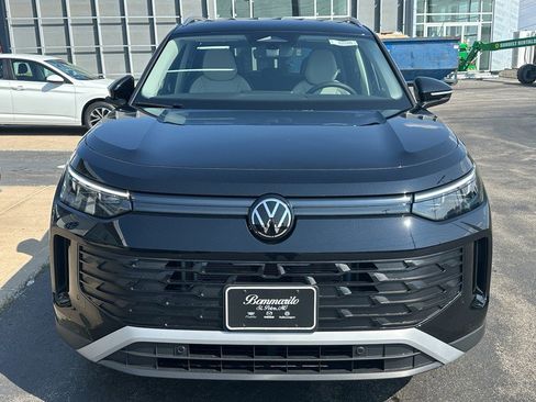New 2025 Volkswagen Tiguan SE image 5