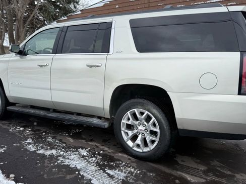 Used 2016 GMC Yukon XL SLT image 3