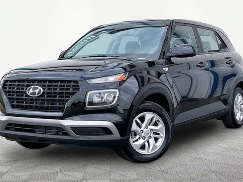 Certified 2026 Hyundai Venue SE FWD image 3