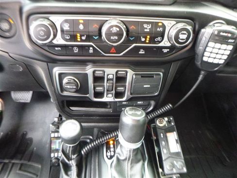 Used 2021 Jeep Wrangler Unlimited Sahara w/ Uconnect 4C Nav & Sound Group AWD/4WD image 14