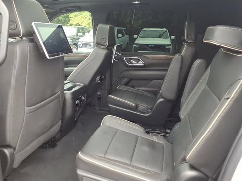 Used 2023 Chevrolet Suburban Premier AWD/4WD image 17