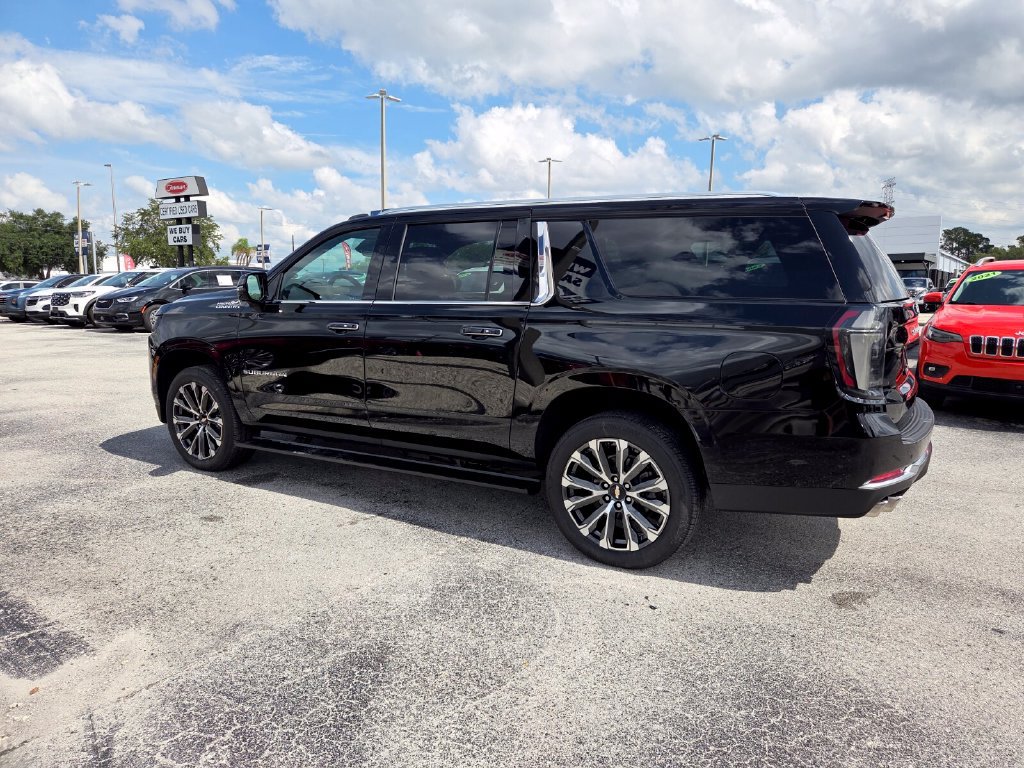Used 2026 Chevrolet Suburban High Country RWD image 14