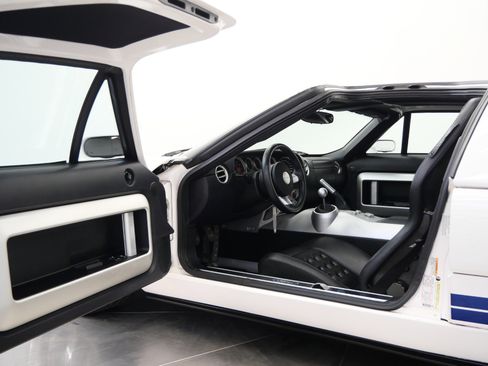 Used 2005 Ford GT RWD image 21