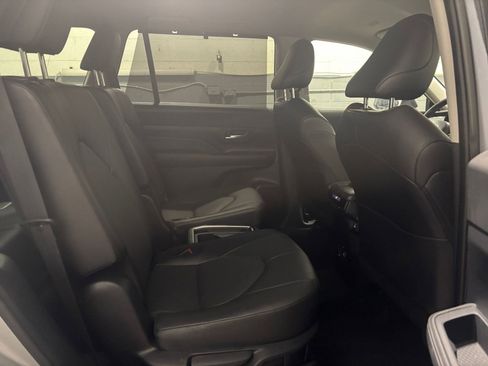 Used 2025 Toyota Grand Highlander XLE image 40