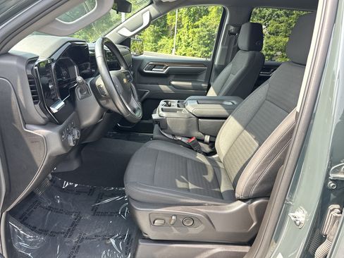 Used 2025 Chevrolet Silverado 1500 LT AWD/4WD image 16