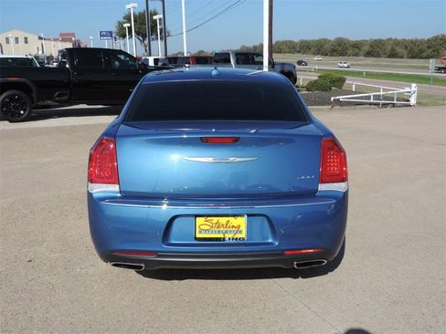 Used 2021 Chrysler 300 Touring L image 6
