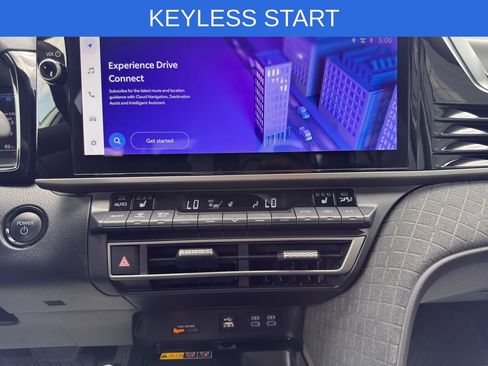 Used 2025 Toyota Camry XLE AWD/4WD image 5
