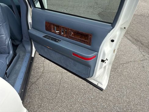 Used 1995 Cadillac Fleetwood Brougham image 38