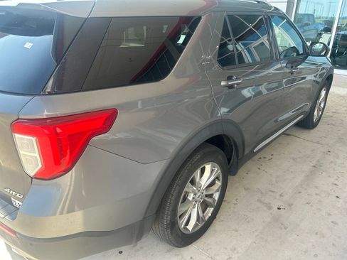 Used 2023 Ford Explorer Limited AWD/4WD image 9