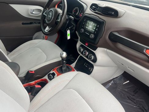 Used 2016 Jeep Renegade Latitude image 14