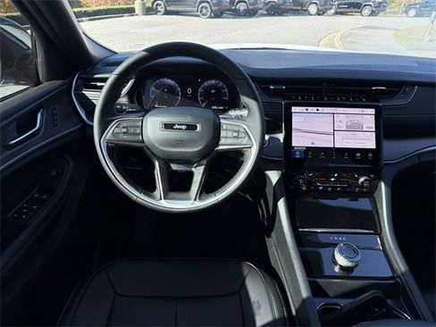 New 2025 Jeep Grand Cherokee Limited image 23