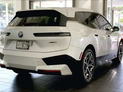 Used 2024 BMW iX xDrive50 w/ Sport Package AWD/4WD image 6