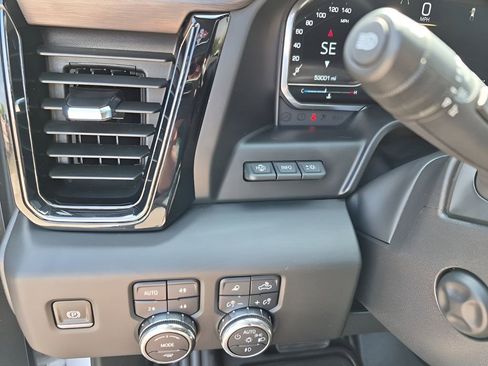Used 2025 GMC Sierra 1500 AT4 w/ AT4 Premium Package AWD/4WD image 34