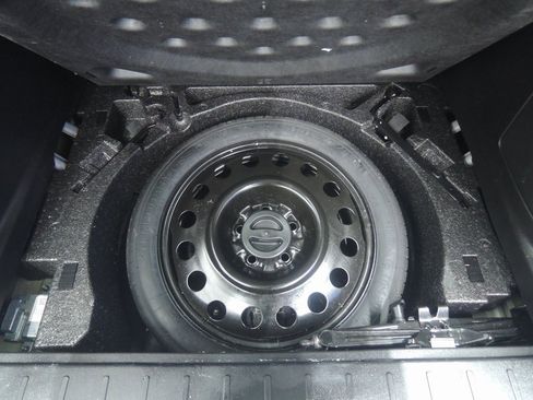 Used 2017 Chevrolet Equinox LT w/ Convenience Package image 29