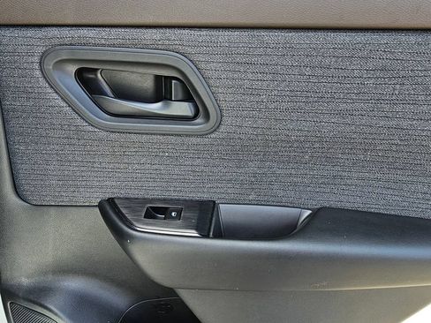 Used 2023 Nissan Rogue S FWD image 10