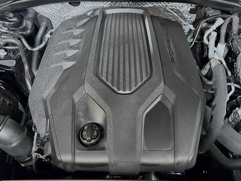 Certified 2025 Porsche Macan image 32