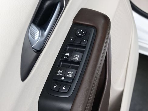 Used 2018 Chrysler Pacifica Touring-L Plus w/ Advanced Safetytec Group FWD image 10