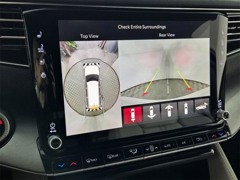 New 2025 Jeep Wagoneer L Series II image 17