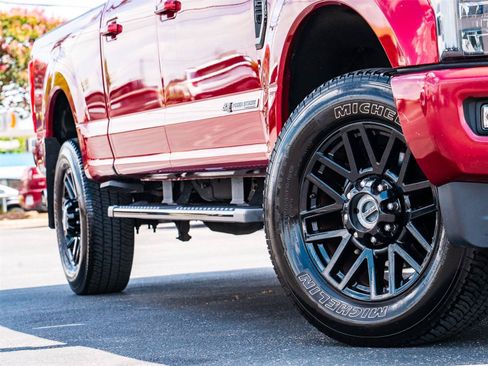 Used 2019 Ford F250 Lariat w/ Lariat Ultimate Package AWD/4WD image 2
