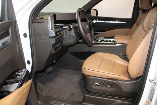 Used 2025 Cadillac Escalade ESV Premium Luxury w/ Touring Package AWD/4WD image 6