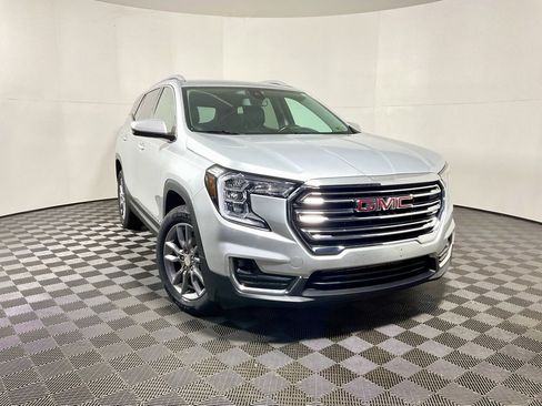 Used 2022 GMC Terrain SLT image 1