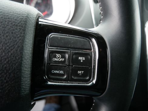 Certified 2016 Dodge Grand Caravan SE image 20