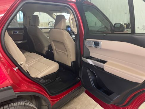 Used 2022 Ford Explorer Limited w/ Class IV Trailer Tow Package image 27