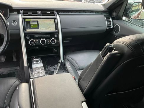 Used 2018 Land Rover Discovery HSE image 25