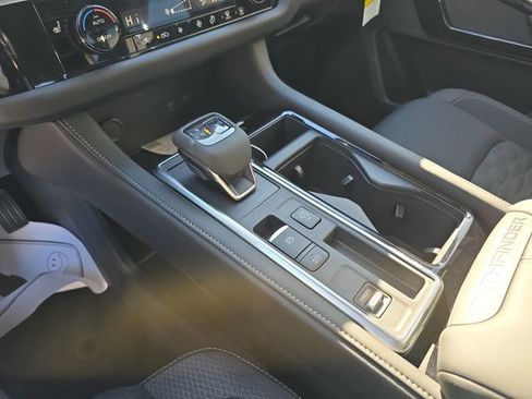 New 2025 Nissan Pathfinder SV image 28