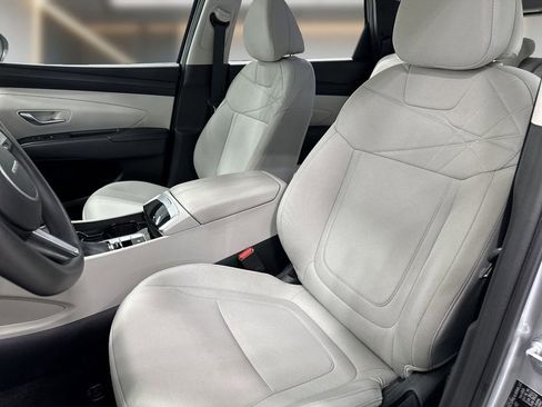 Certified 2025 Hyundai Tucson SE FWD image 13