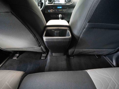 Used 2022 Toyota Tacoma TRD Sport AWD/4WD image 22