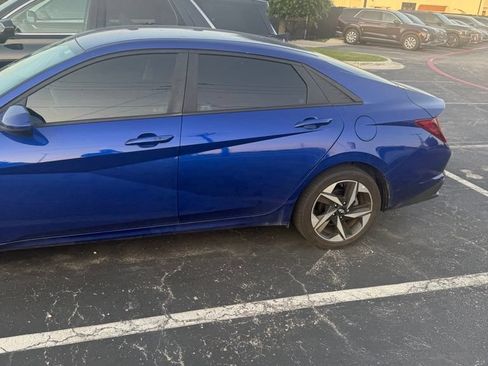 Used 2023 Hyundai Elantra SEL w/ Convenience Package FWD image 4