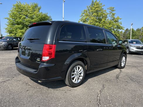 Used 2019 Dodge Grand Caravan SXT FWD image 3