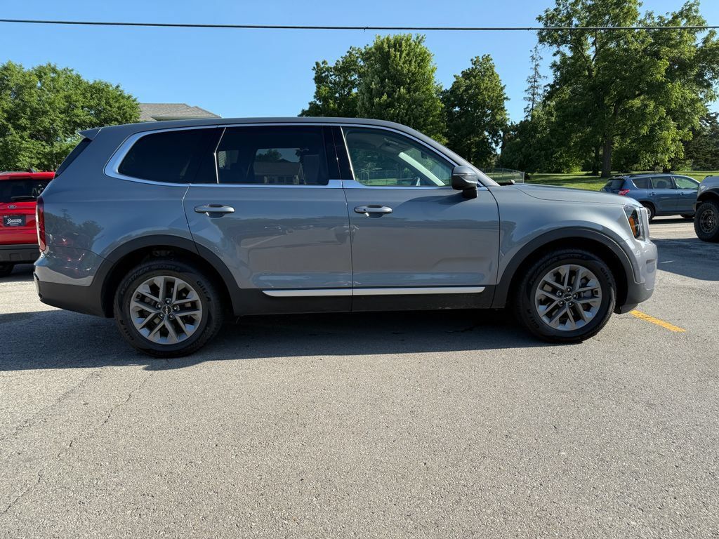 Used 2023 Kia Telluride LX AWD/4WD image 4
