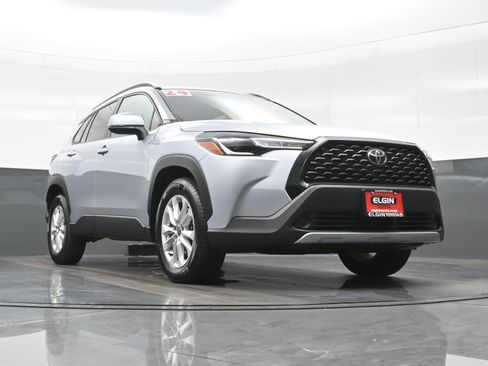 Used 2024 Toyota Corolla Cross LE image 25