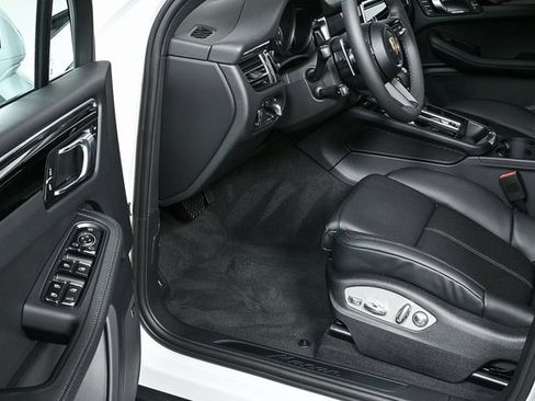 New 2025 Porsche Macan image 8