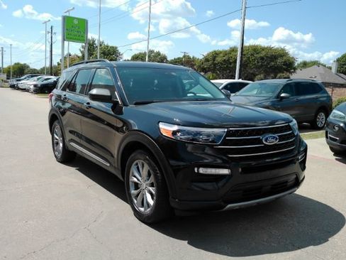 Used 2023 Ford Explorer XLT w/ Equipment Group 202A RWD image 4