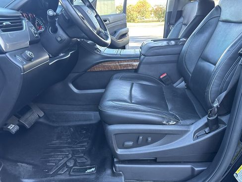 Used 2015 Chevrolet Suburban LTZ RWD image 22