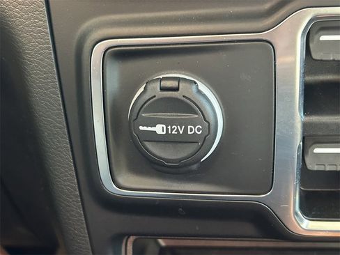 Used 2022 Jeep Wrangler Unlimited Sahara image 31