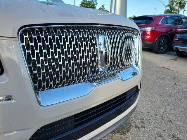 Certified 2021 Lincoln Navigator Reserve w/ Luxury Package AWD/4WD image 13